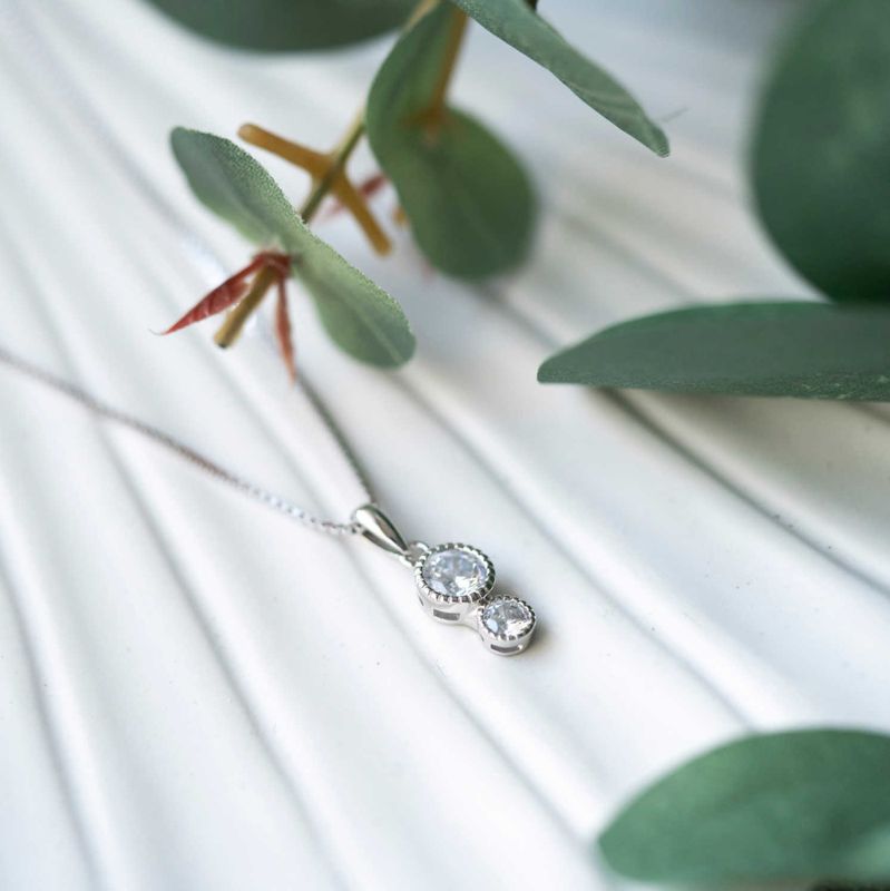 Smykke i sølv med zirkonia