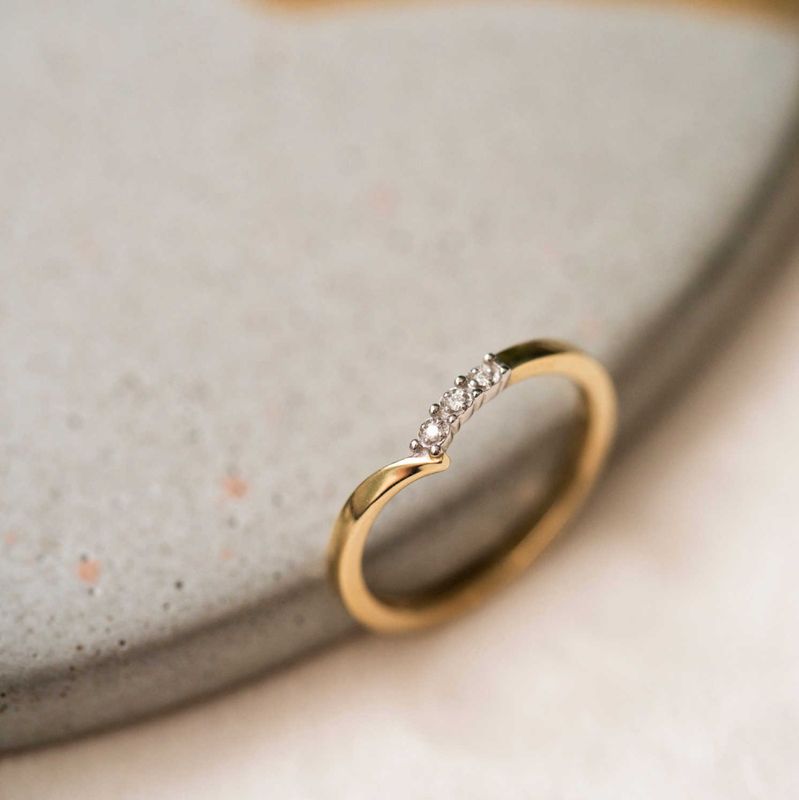 Ring i gull med diamanter 0,02 ct WP