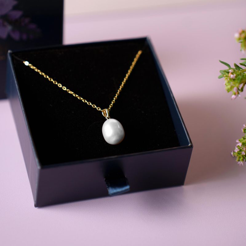 Smykke i sølv med perle